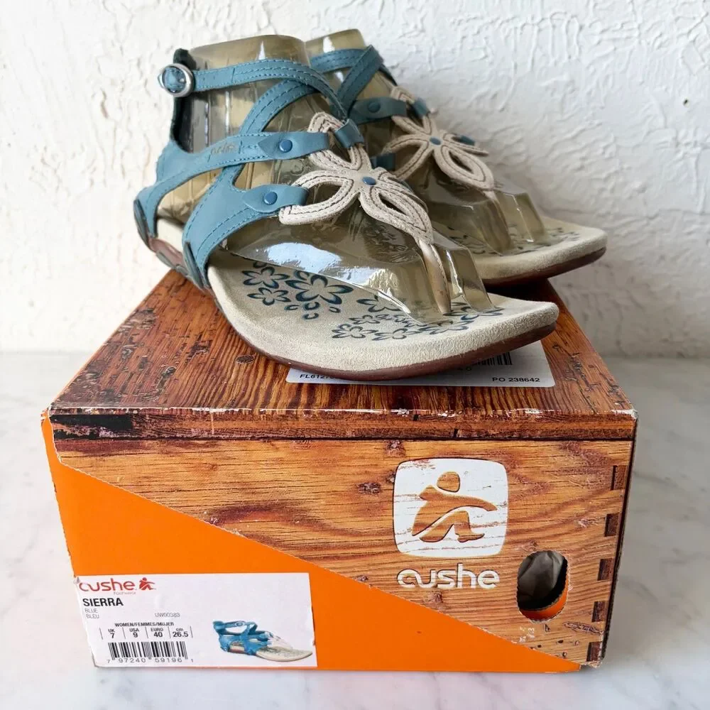 Cushe Sierra Toe Post Sandals Women's 9 Blue Beige Leather Straps Buckle